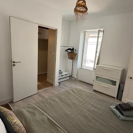 Apartment T2 Renove A 2 Pas Du Port Et De La La Rochelle (Charente-Maritime)